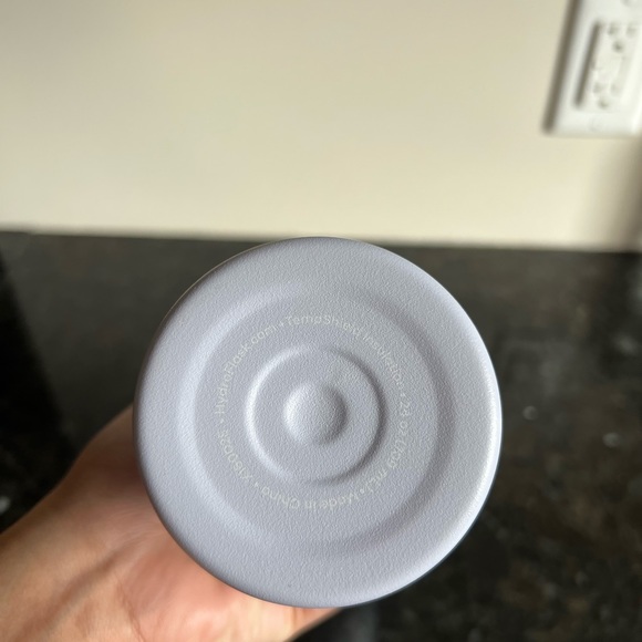 Hydroflask 24oz bottle in fog - Picture 2 of 3